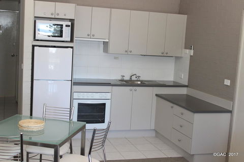 Mollymook Cove Apartments - Tourism Adelaide 23