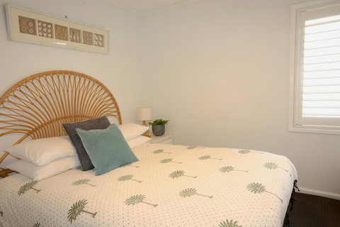 Cossies By The Sea - Tourism Adelaide 8