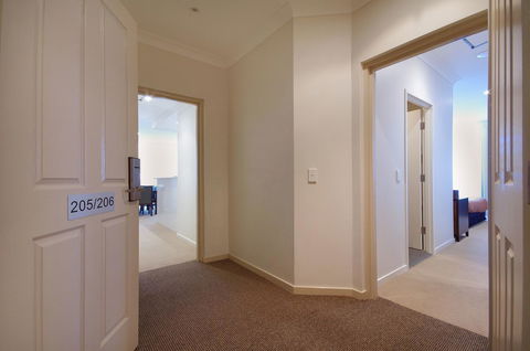 Macquarie Waters Boutique Apartment Hotel - Tourism Adelaide 7