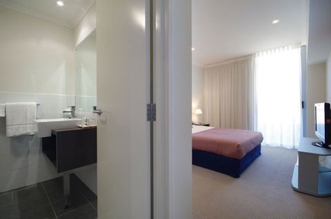 Macquarie Waters Boutique Apartment Hotel - Tourism Adelaide 22