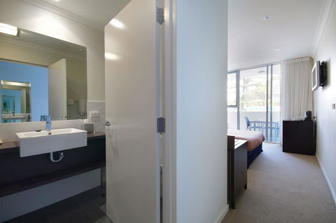 Macquarie Waters Boutique Apartment Hotel - Tourism Adelaide 24