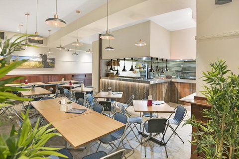 Banjo Paterson Inn - Tourism Adelaide 4