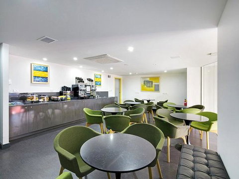 Value Suites Green Square - Tourism Adelaide 7