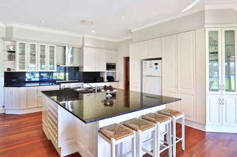 Terara Riverside Retreat - Tourism Adelaide 3
