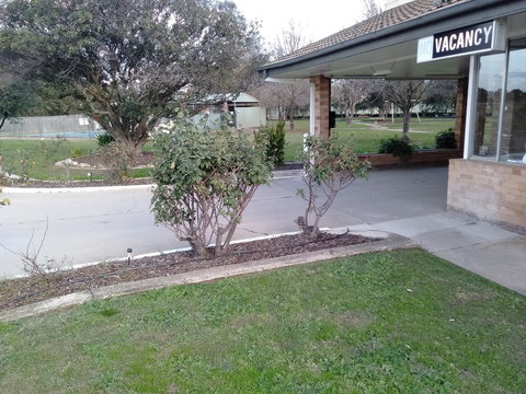 Allonville Gardens Motel - Tourism Adelaide 1
