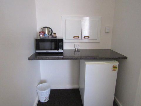 Allonville Gardens Motel - Tourism Adelaide 16