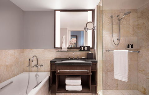 Four Seasons Hotel Sydney - Tourism Adelaide 5
