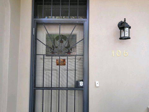 Cozy 5 Bed House In Sydney - Tourism Adelaide 9