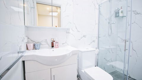 Cozy 5 Bed House In Sydney - Tourism Adelaide 22