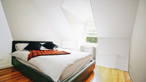 Cozy 5 Bed House In Sydney - Tourism Adelaide 21