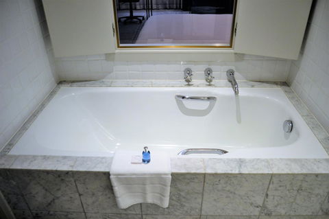 Radisson Blu Plaza Hotel Sydney - Tourism Adelaide 37