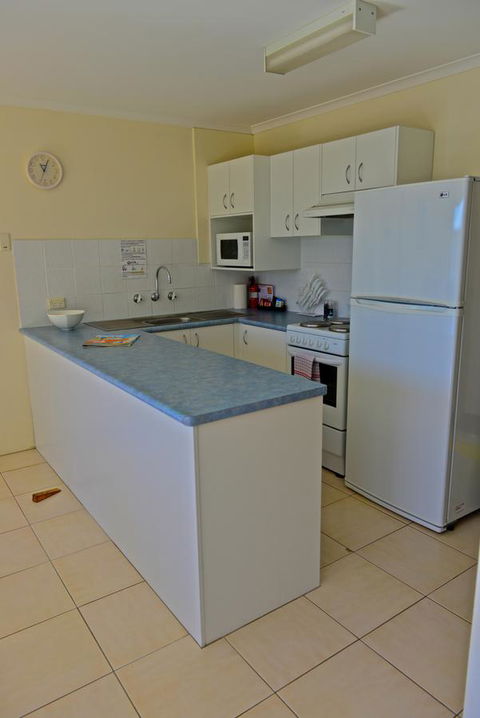 Beach House Holiday Apartments - Tourism Adelaide 12