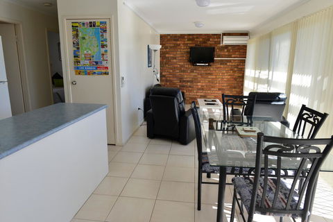 Beach House Holiday Apartments - Tourism Adelaide 8