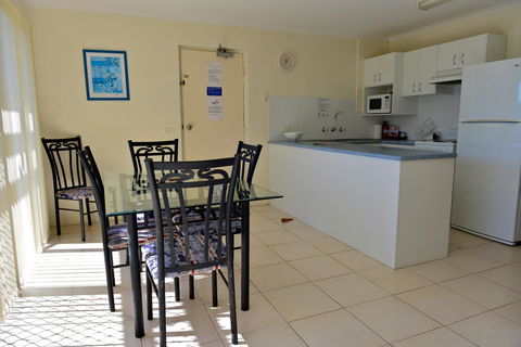 Beach House Holiday Apartments - Tourism Adelaide 11