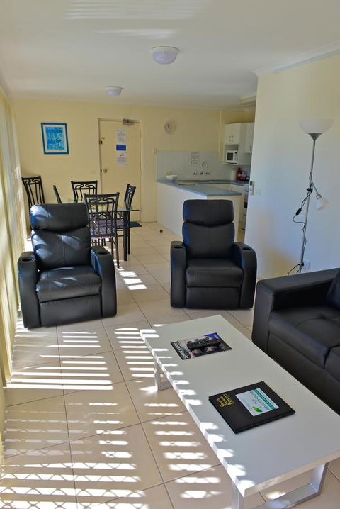 Beach House Holiday Apartments - Tourism Adelaide 7