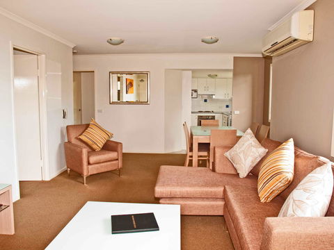 South Pacific Apartments - Tourism Adelaide 14