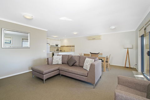 South Pacific Apartments - Tourism Adelaide 9