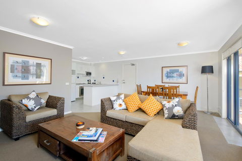 South Pacific Apartments - Tourism Adelaide 8