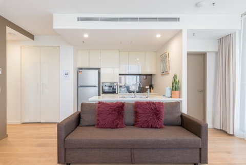 Sydney CBD Modern 2 Bedroom Apartment + Free Car Parking - Tourism Adelaide 4