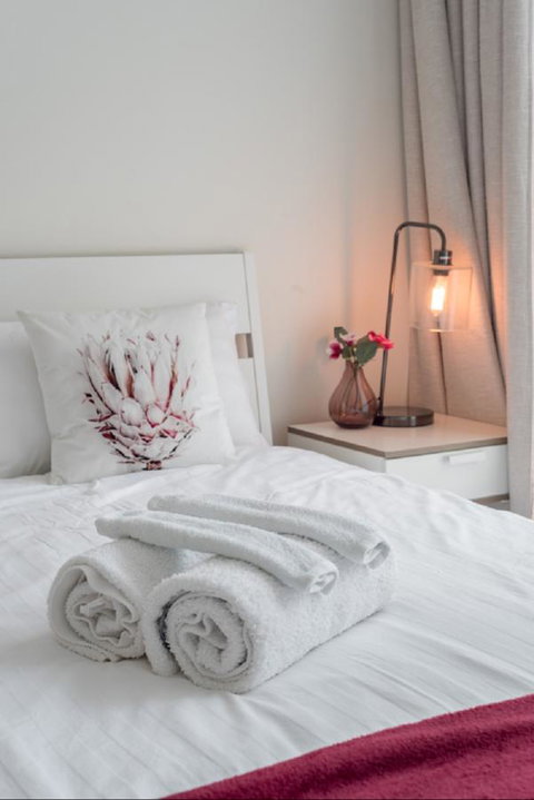 Sydney CBD Modern 2 Bedroom Apartment + Free Car Parking - Tourism Adelaide 10