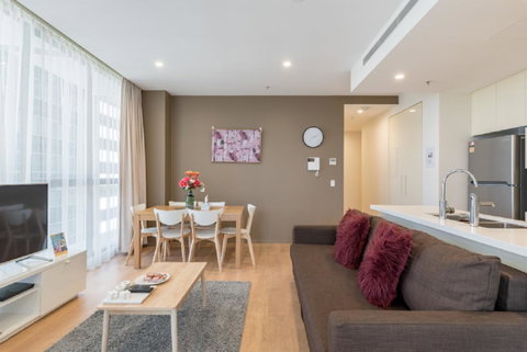 Sydney CBD Modern 2 Bedroom Apartment + Free Car Parking - Tourism Adelaide 1