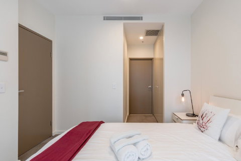 Sydney CBD Modern 2 Bedroom Apartment + Free Car Parking - Tourism Adelaide 9