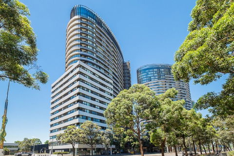 Australian Tower Stay - Tourism Adelaide 0