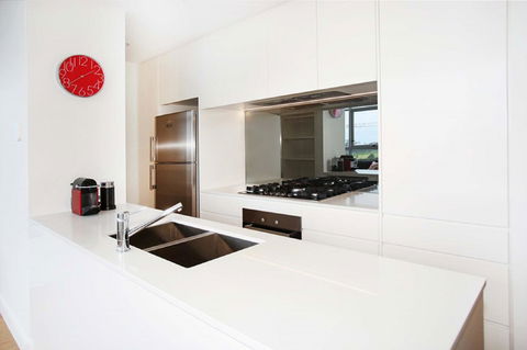 Gadigal Groove - Modern And Bright 3BR Executive Apartment In Zetland With Views - Tourism Adelaide 3