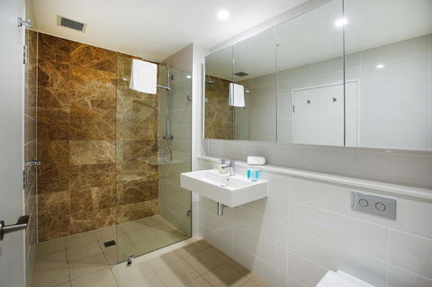 Gadigal Groove - Modern And Bright 3BR Executive Apartment In Zetland With Views - Tourism Adelaide 7