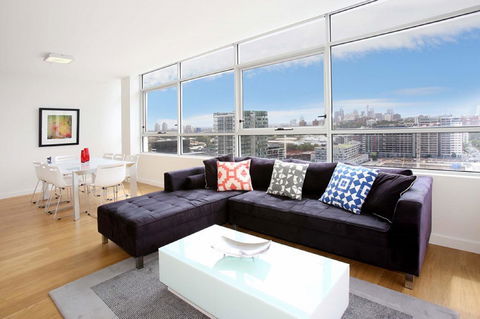 Gadigal Groove - Modern And Bright 3BR Executive Apartment In Zetland With Views - Tourism Adelaide 0