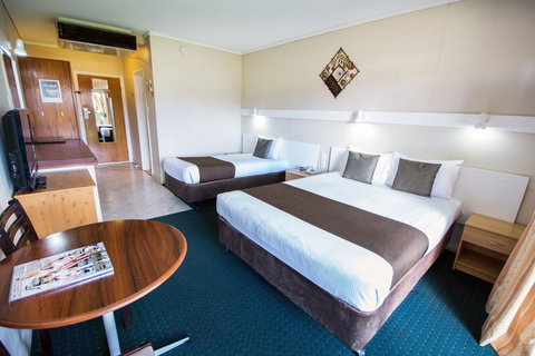 Elkira Court Motel - Tourism Adelaide 5