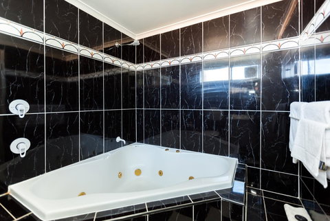 Elkira Court Motel - Tourism Adelaide 26