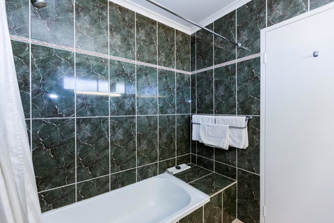 Elkira Court Motel - Tourism Adelaide 16