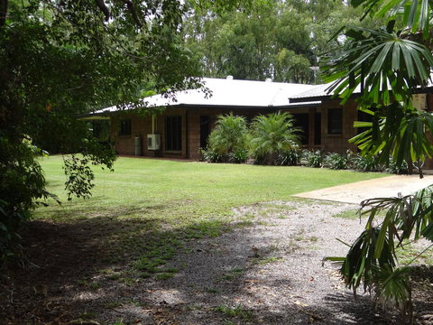 DARWIN'S SHADY ACRES RETREAT - Tourism Adelaide 1