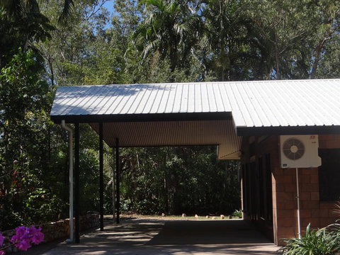 DARWIN'S SHADY ACRES RETREAT - Tourism Adelaide 3