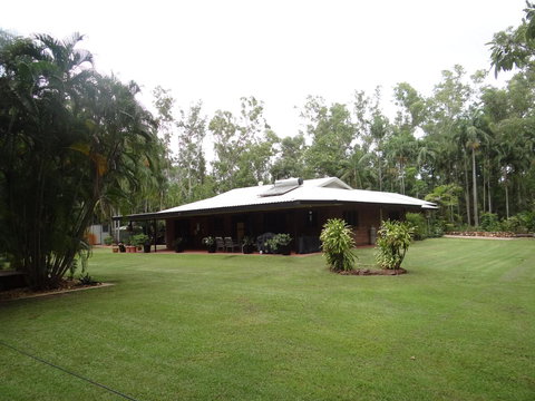DARWIN'S SHADY ACRES RETREAT - Tourism Adelaide 0