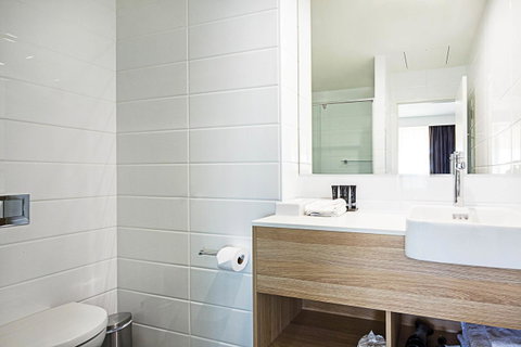 Mantra MacArthur Hotel - Tourism Adelaide 17