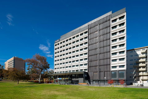 Mantra MacArthur Hotel - Tourism Adelaide 8