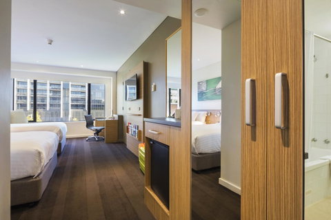 Crowne Plaza Canberra, An IHG Hotel - Tourism Adelaide 23