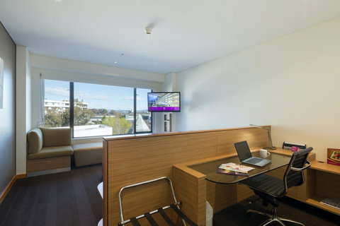 Crowne Plaza Canberra, An IHG Hotel - Tourism Adelaide 15