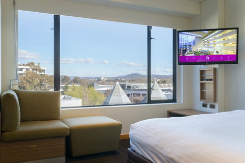 Crowne Plaza Canberra, An IHG Hotel - Tourism Adelaide 19