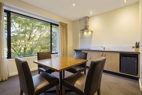Crowne Plaza Canberra, An IHG Hotel - Tourism Adelaide 39