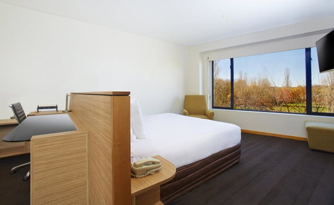 Crowne Plaza Canberra, An IHG Hotel - Tourism Adelaide 41