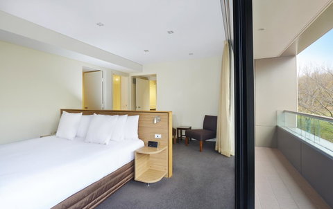 Crowne Plaza Canberra, An IHG Hotel - Tourism Adelaide 13