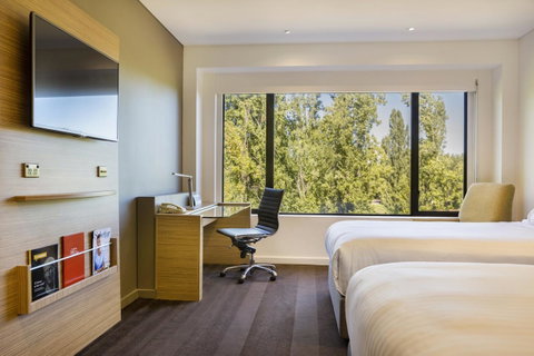 Crowne Plaza Canberra, An IHG Hotel - Tourism Adelaide 22