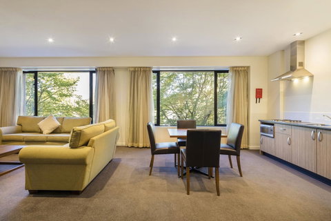 Crowne Plaza Canberra, An IHG Hotel - Tourism Adelaide 35