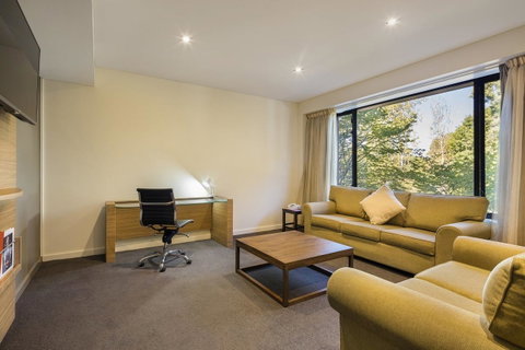 Crowne Plaza Canberra, An IHG Hotel - Tourism Adelaide 37