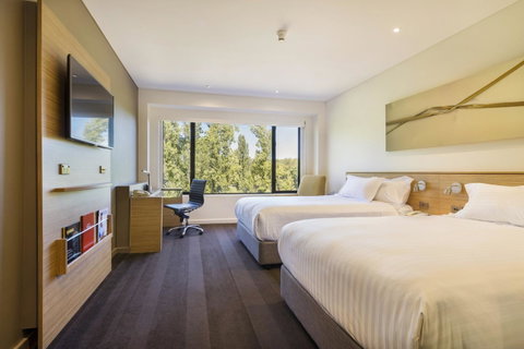Crowne Plaza Canberra, An IHG Hotel - Tourism Adelaide 32