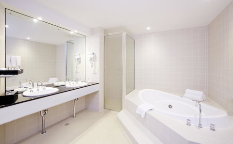 Crowne Plaza Canberra, An IHG Hotel - Tourism Adelaide 20