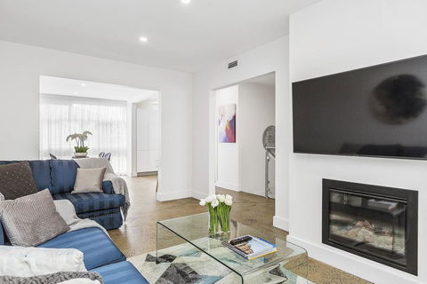 BOUTIQUE STAYS - Brighton By Sea - Tourism Adelaide 0